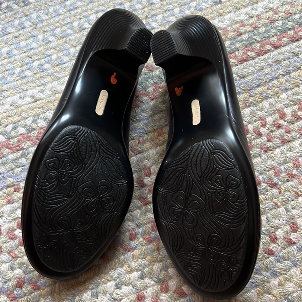 Softspots black leather pumps, size 9.5W. NWOT - Picture 6 of 10